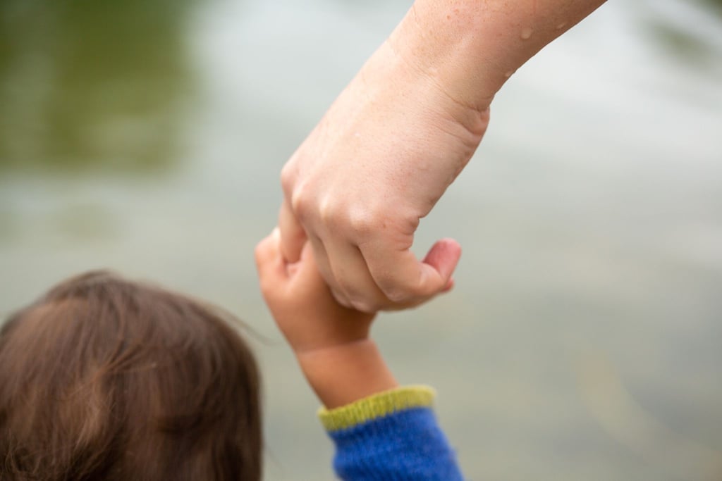 Bei einem Großteil der Adoptionen werden Stiefkinder angenommen. (Symbolbild)