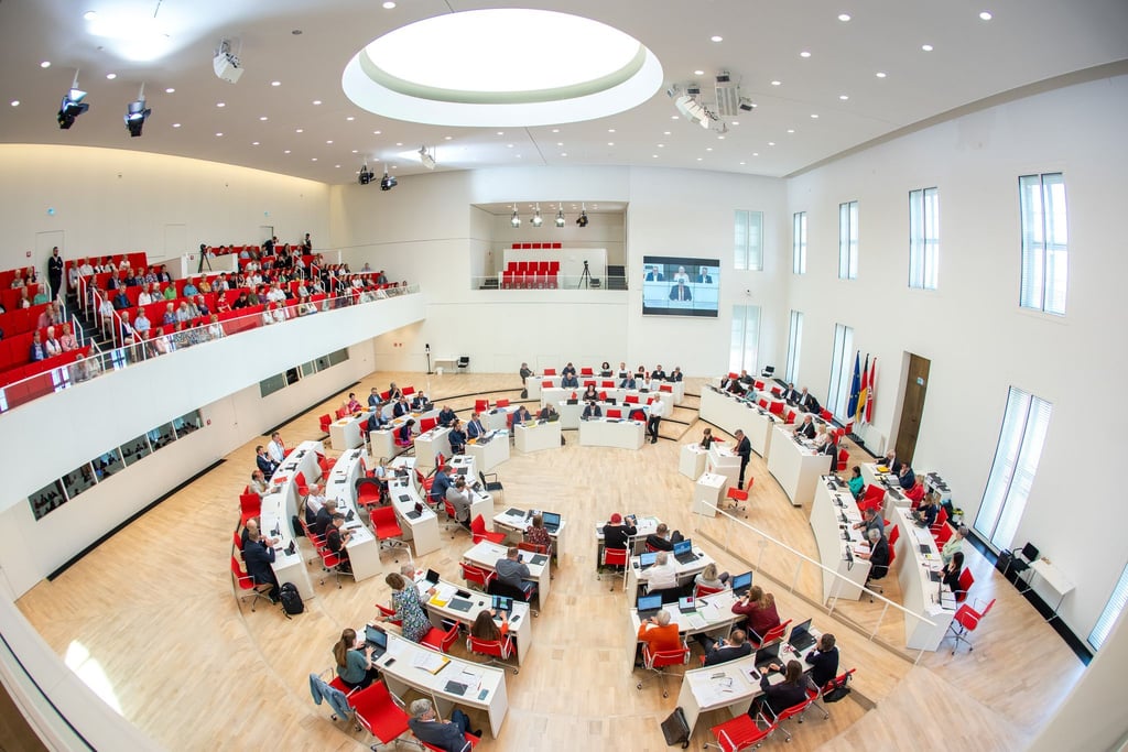 Der Landtag soll nach dem Messerangriff in Solingen zu einer Sondersitzung zusammenkommen. (Archivbild)
