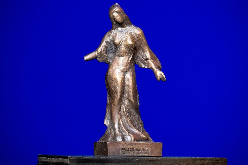Ein Kuratorium unter Leitung von Gerhart Baum berät künftig die Stifter des Dresdner Friedenspreises, um den Preis stärker in der Bürgergesellschaft zu verankern. (Archivbild)