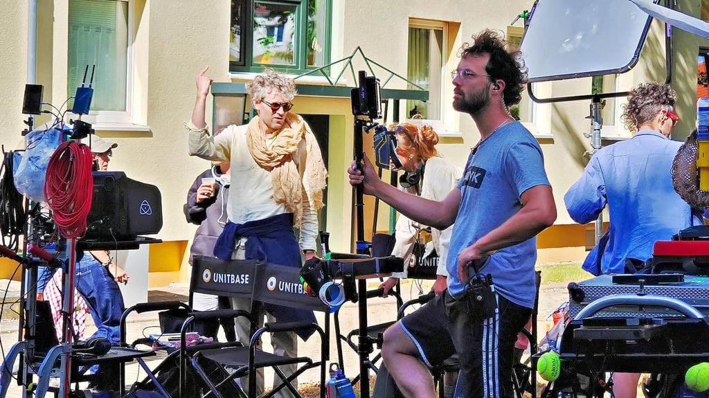 Mit jeder Menge Technik sind die Filmleute unterwegs. Es dauert mitunter stundenlang, bis die einzelnen Szenen im Kasten sind.