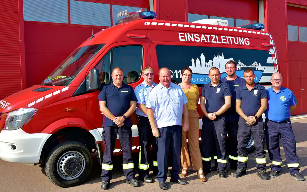 Die Wehrleiter der Einheitsgemeinde Nienburg sowie Bürgermeisterin Susan Falke sind sich einig. Mit der neu beschlossenen Ehrungsordnung für langjährige Kameraden der Feuerwehr ist eine vernünftige Geste der Anerkennung gefunden worden.