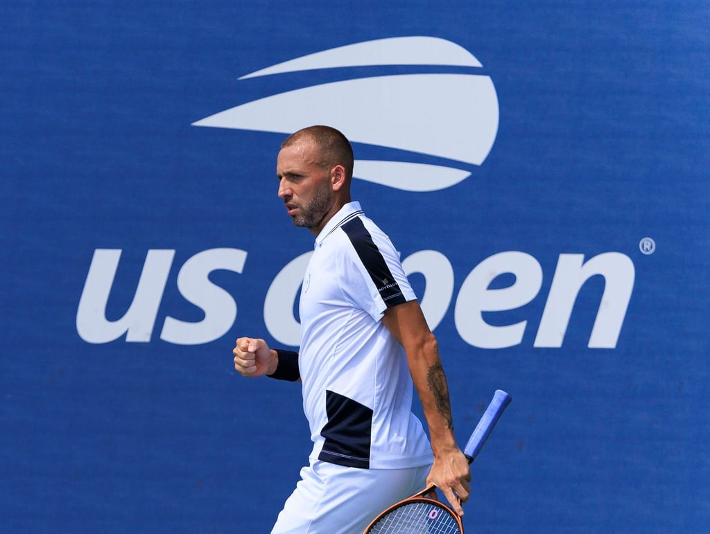 Daniel Evans feiert den Gewinn des längsten Matches der modernen US-Open-Geschichte.