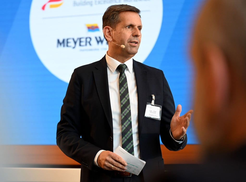 Niedersachsens Wirtschaftsminister Lies ist zuversichtlich, dass die Meyer Werft eine Zukunft hat. (Archivbild)
