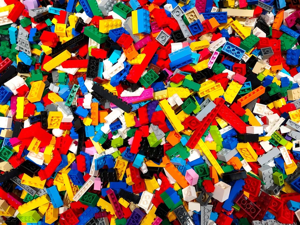 Das Geschäft mit den bunten Lego-Steinen läuft rund.