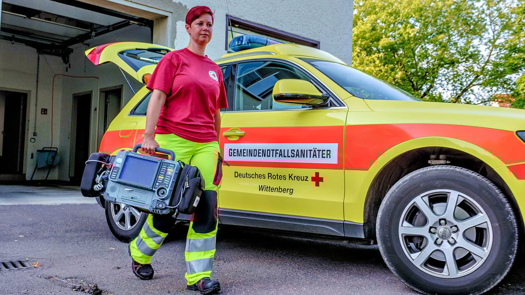 Julia Wegener vom DRK ist Gemeindenotfallsanitäterin. Erprobt wird das Projekt in der Rettungswache in Gräfenhainichen.