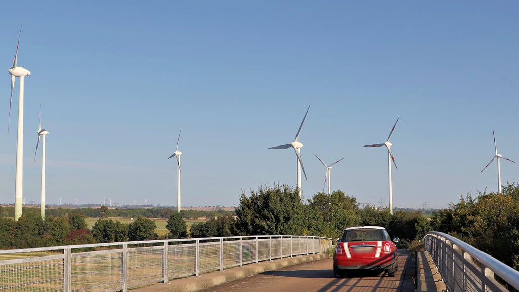 Der Windpark in Ebendorf wird auf den neusten Stand gebracht. Zwar werden künftig statt der bisher acht nur sieben Anlagen stehen. Die werden jedoch größer sein.