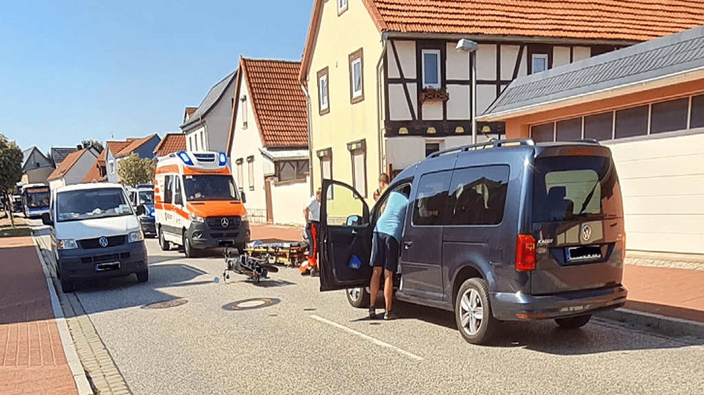 In der Rathausstraße in Rieder bei Ballenstedt hat sich am Mittwochnachmittag ein schwerer Unfall ereignet.