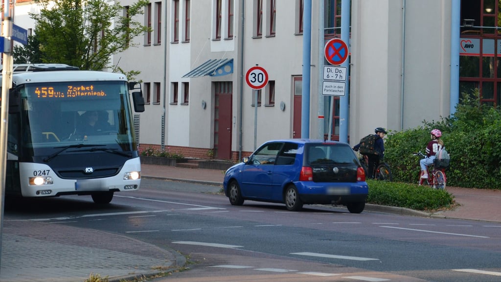 Für die gesamte Zerbster Friedrich-Naumann-Straße gilt ab sofort ein neues Tempolimit.