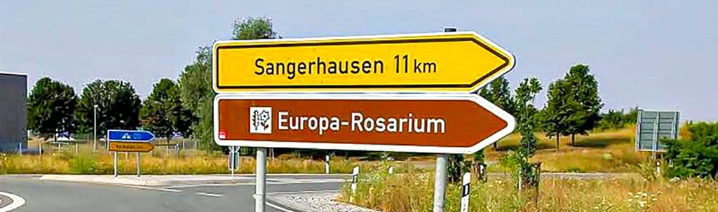 Im benachbarten Thüringen gibt es bereits ein touristisches Leitsytem und dort wird auch auf Sehenswürdigkeiten in Mansfeld-Südharz hingewiesen.
