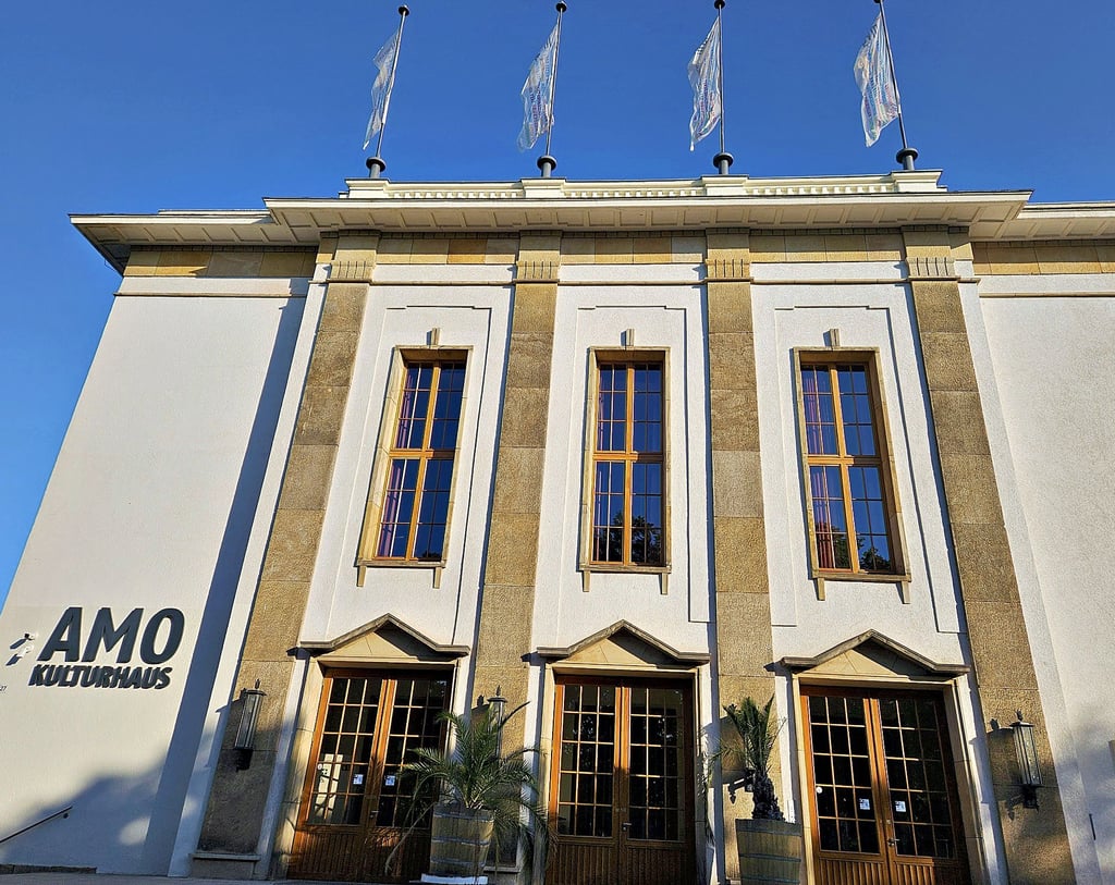 Das Amo-Kulturhaus soll in städtischer Hand bleiben. Das will die Verwaltung aber nur, wenn der Stadtrat im gleichen Atemzug einem Verkauf der Hermann-Gieseler-Halle zustimmt. In der Politik regt sich Widerstand.