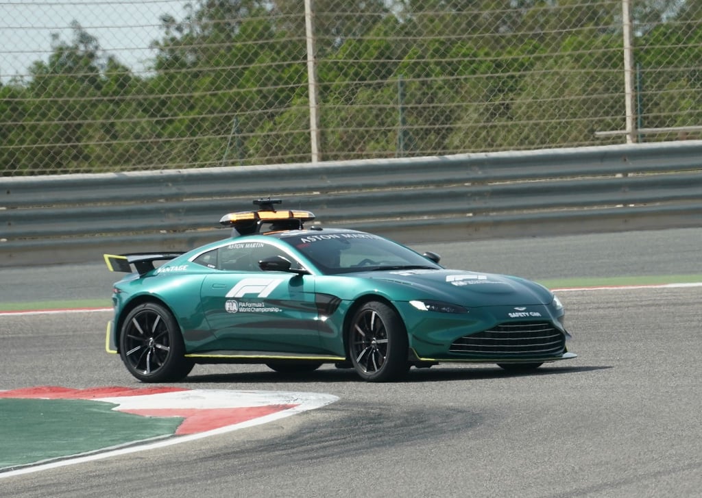 Das Safety Car crasht in Monza in die Leitplanken.