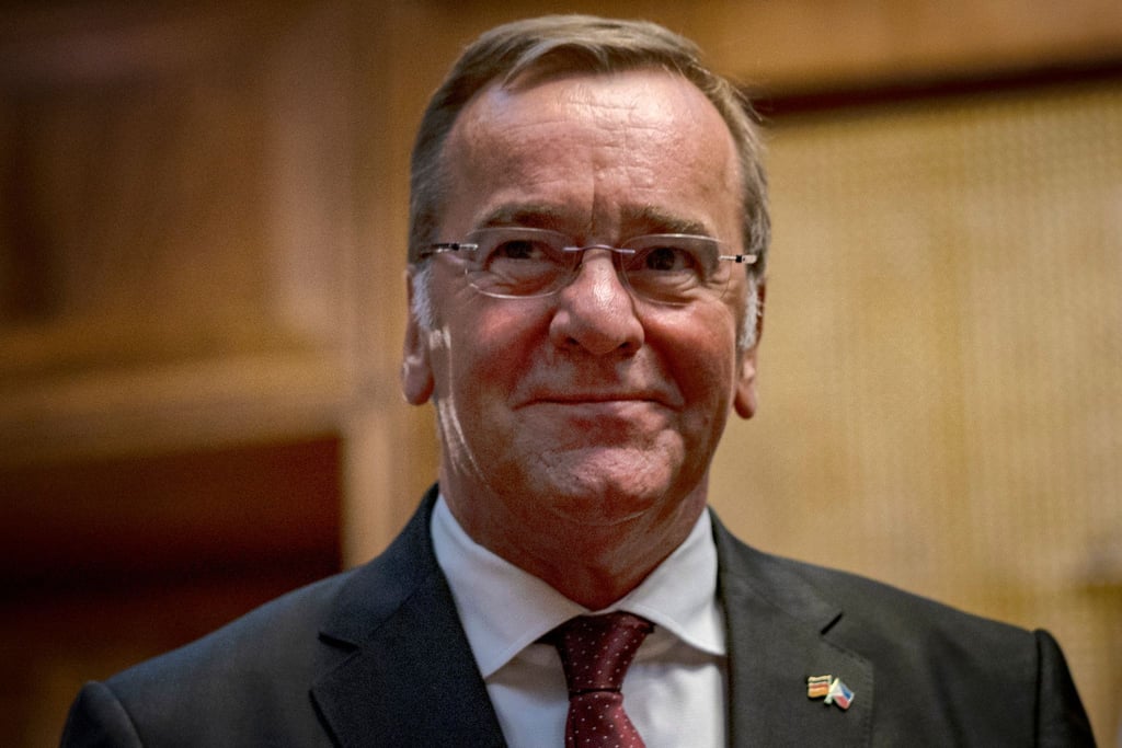 Verteidigungsminister Pistorius lässt es sich offen, ob er 2025 als Direktkandidat für den Bundestag antreten wird. (Archivbild)