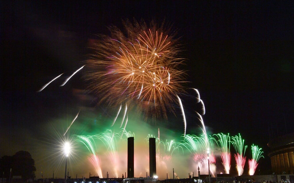 Am Olympiastadion präsentieren Spitzenpyrotechniker ihre Feuerwerke