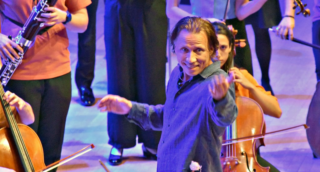 Kristjan Järvi zählt zu den weltweit angesagtesten Dirigenten. Über ihn sagt man, dass er das Orchester neu erfinde.