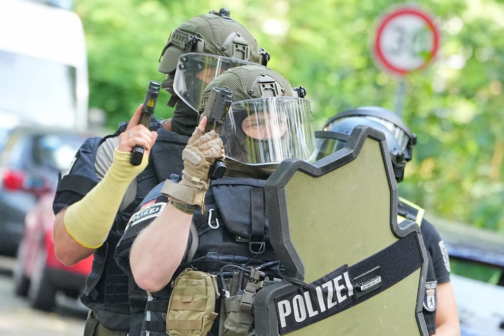 Der Polizeieinsatz läuft über Stunden.