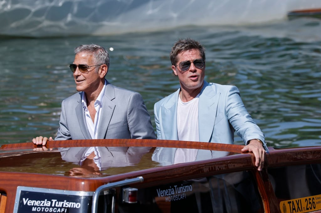 Brad Pitt (r) und George Clooney sind für die Premiere ihres neuen Films nach Venedig gekommen.