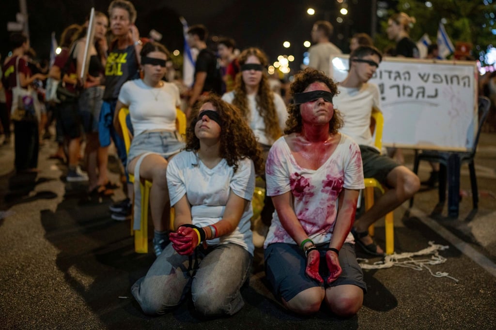 Auf Protestkundgebungen wird Israels Regierungschef Netanjahu vorgeworfen, die Geiseln in Gaza im Stich zu lassen.