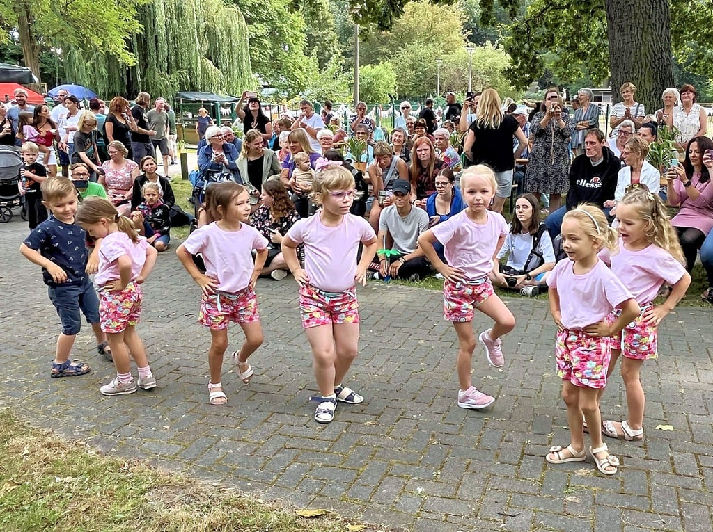 Die Kindertanzgruppen vom Tanzwerk Bitterfeld begeistern mit ihren mitreißenden Tänzen.