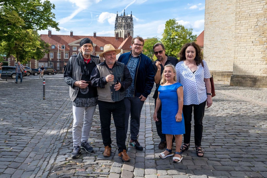 Mit Abstand das populärste Team beim „Tatort“: Die Schauspieler der Münster-Krimis - von links nach rechts: Claus D. Clausnitzer, Axel Prahl, Björn Meyer, Jan Josef Liefers, Christine Urspruch und Mechthild Großmann. (Archivfoto)
