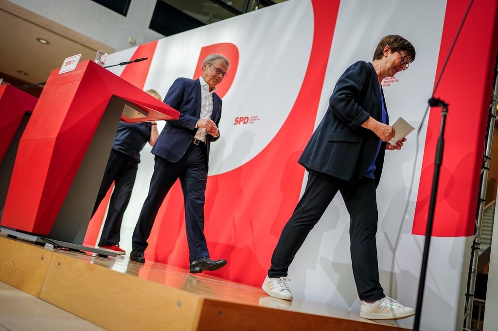 Nach dem Wahldebakel: SPD-Spitzenleute verlassen ihre Pressekonferenz