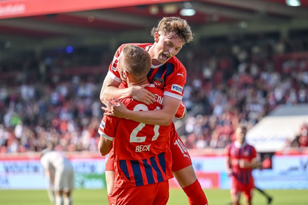 Paul Wanner (o.) und der 1. FC Heidenheim haben einen glänzenden Saisonstart hingelegt.