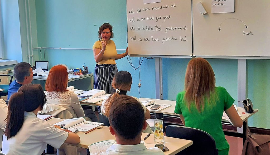 Dozentin Marie-Luise Engelmann bringt den Migranten die deutsche Sprache bei und die Kultur näher.
