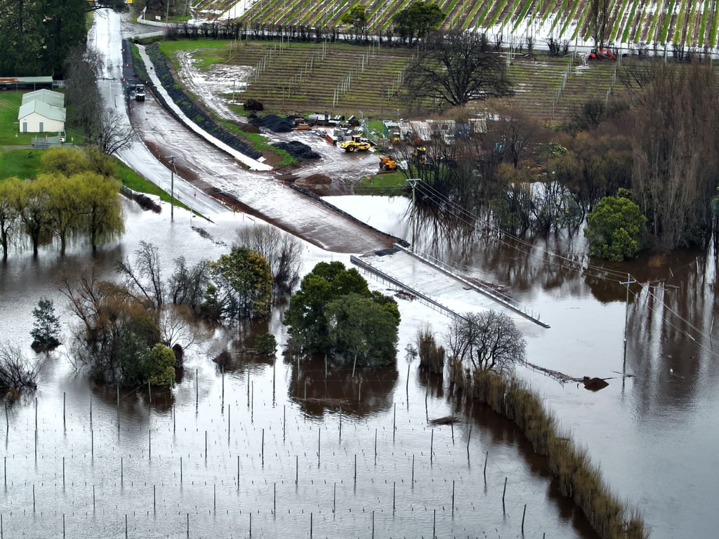 Stromausfälle, Evakuierungen und überschwemmtes Land: Die Unwetter haben Down Under fest im Griff.