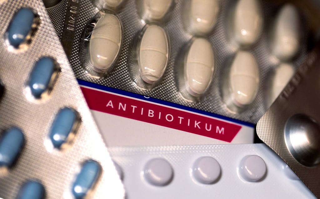 Bei der Antibiotika-Herstellung gelangt zu viel Material ins Abwasser und die Natur. (Archivbild)