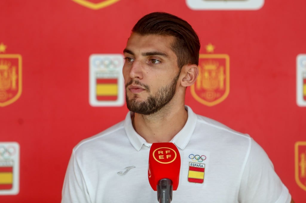 Die Polizei hat den spanischen Fußballer Rafa Mir festgenommen.