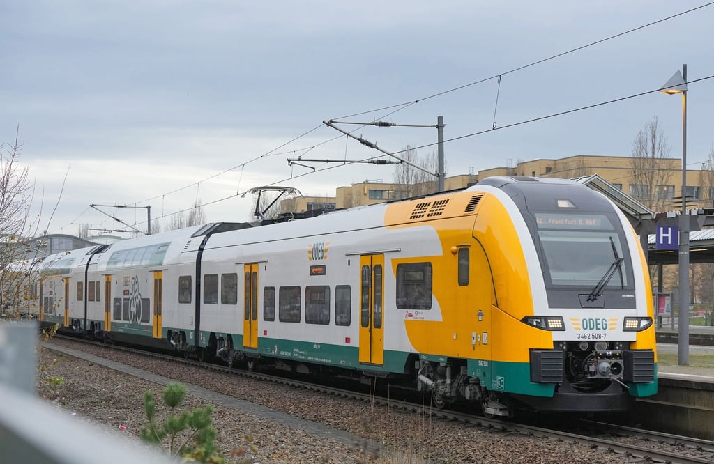 Auf der Linie RE1 ist wegen Bauarbeiten erneut Geduld nötig. (Archivbild)