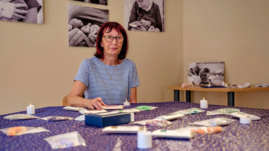Gabriele Bielack in der Ausstellung „Ich bin...“ von der Sternenkind-Stiftung