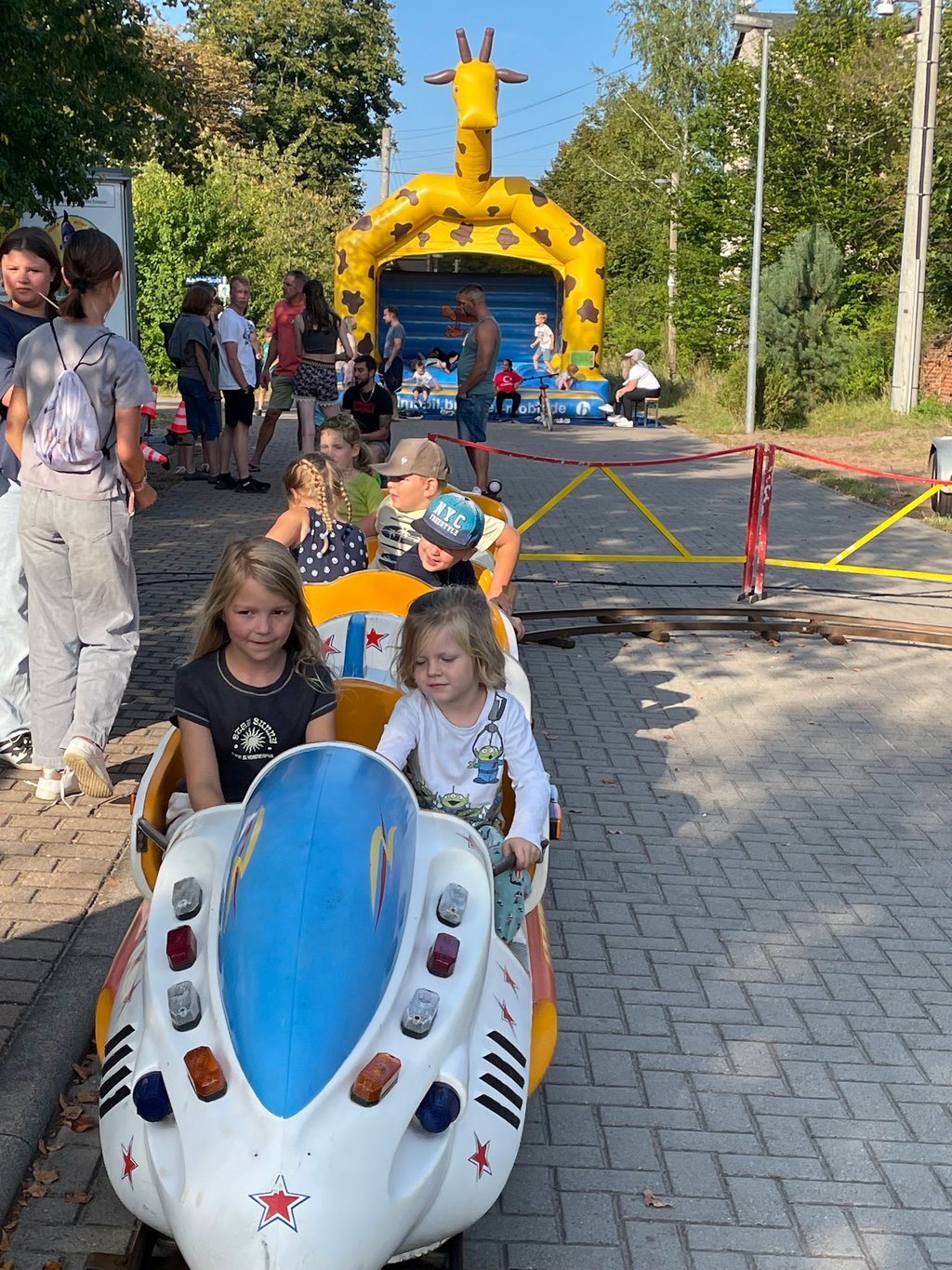 Die Kinder hatten beim Dorffest viel Spaß.