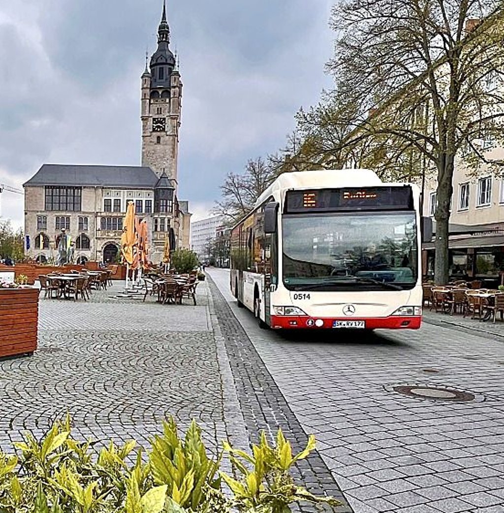 Eiko Adamek will am liebsten auch Busse aus der Zerbster Straße verbannen.