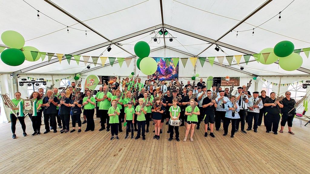Vier Kapellen feiern den Geburtstag. Neben den gastgebenden Heidefüchsen gehören dazu die Schalmeienkapellen Lindenhayn, die Schalmeienkapellen der Freiwilligen Feuerwehr Großwig und die Schalmeien-Musikanten Mühlhof.