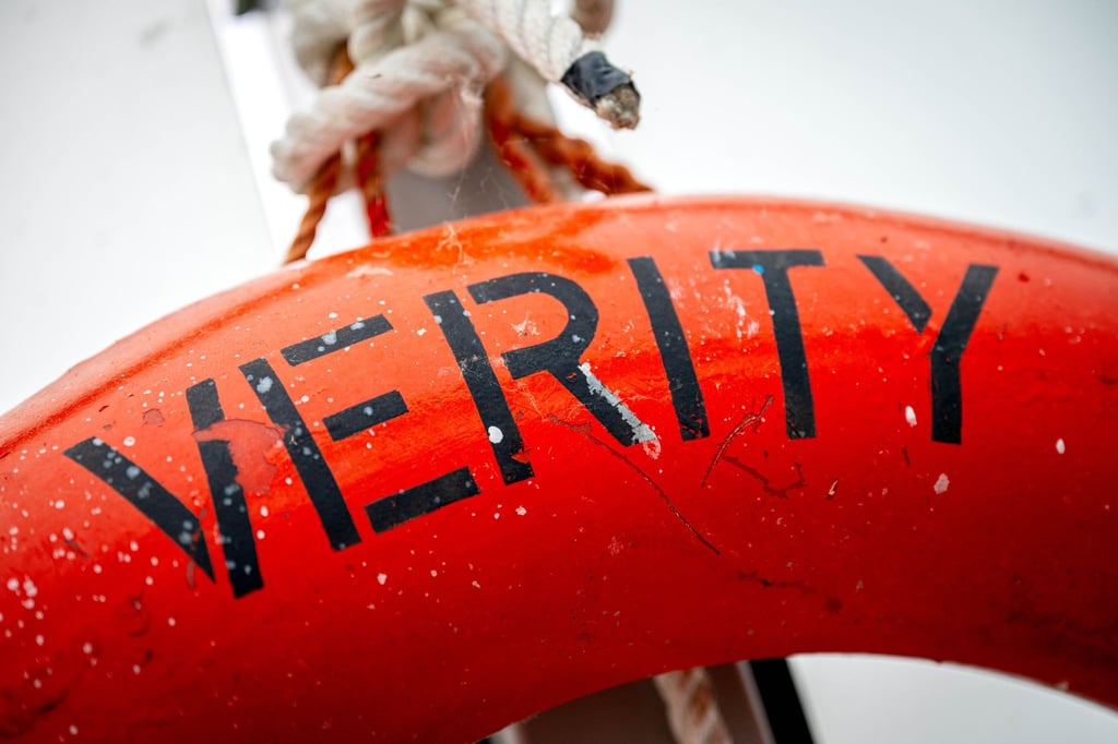 Bei der Bergung des zweiten Wrackteils ist es zu einer Verzögerung gekommen. Wann genau das vordere Schiffsteil der „Verity“ vom Meeresgrund gehoben wird, ist unklar. (Archivbild)
