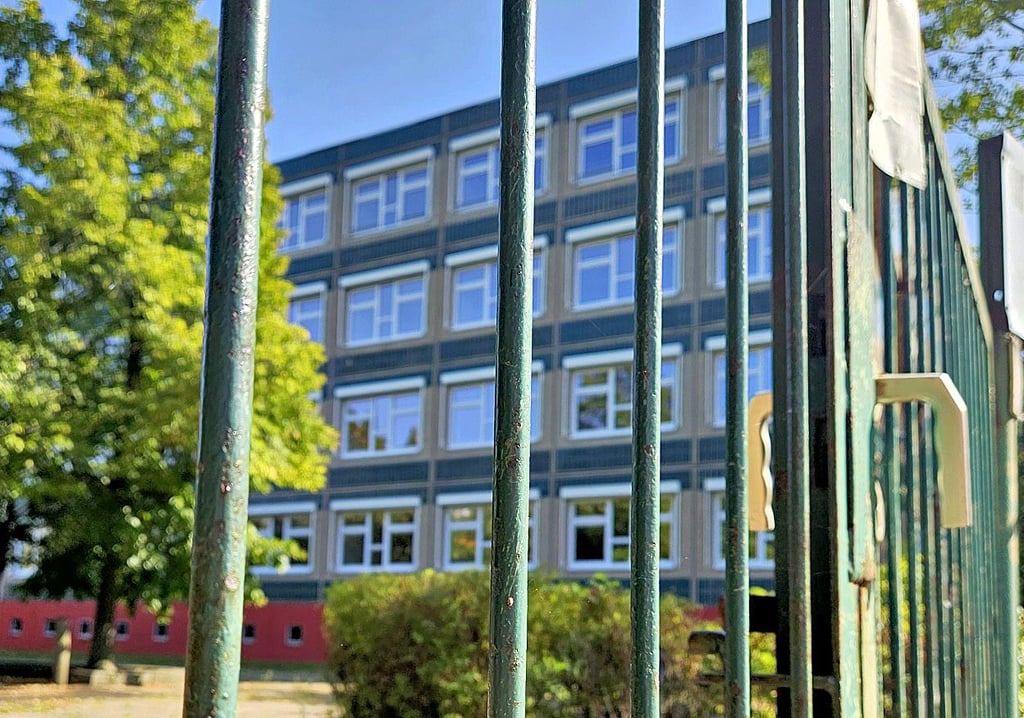 Verriegelt und verrammelt ist derzeit das Gebäude der früheren POS „Lea Grundig“ in Magdeburg. Noch.