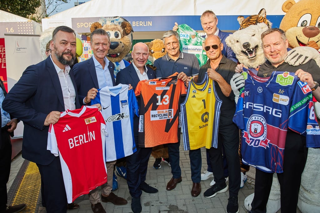Das Hoffest des Berliner Senats ist ein großes Netzwerktreffen - der Regierende Bürgermeister Wegner traf beispielsweise mehrere Sportfunktionäre.