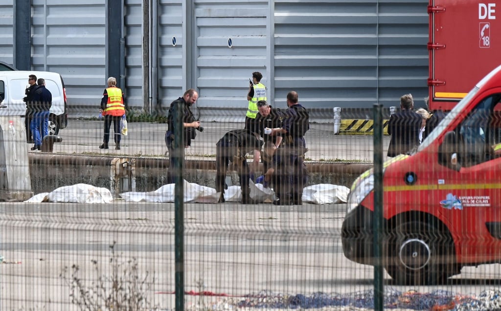 Die Einsatzkräfte sind mit einem Großaufgebot vor Ort.