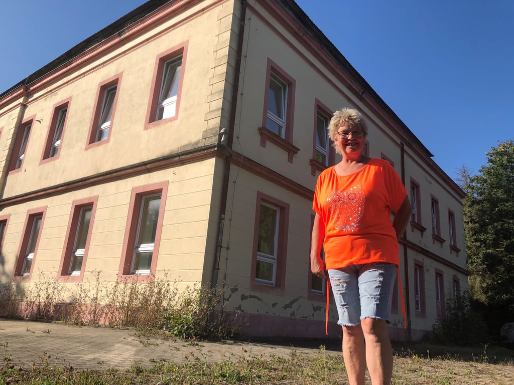 Ortsbürgermeisterin Lissi Weise setzt sich dafür ein, dass im historischen Rittergut Plotha wieder ein Grundschulstandort eröffnet wird.