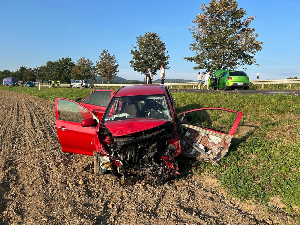 Im Harz hat sich auf der B81 ein schwerer Unfall ereignet.