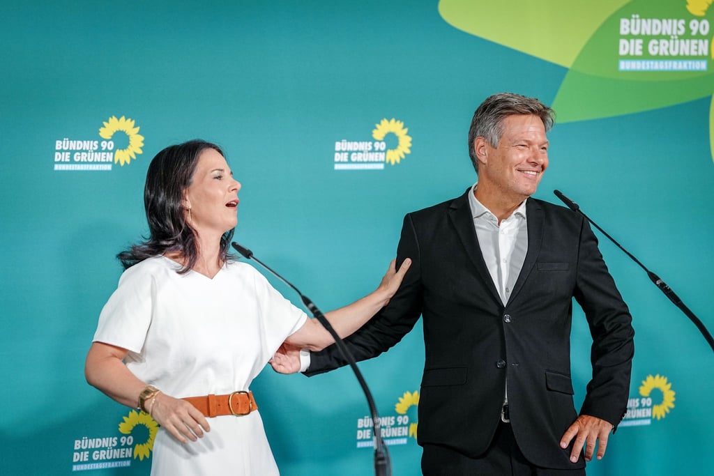 Baerbock hatte im Juli erklärt, dass sie selbst im nächsten Wahlkampf keine erneute Kanzlerkandidatur für ihre Partei anstrebe - Habeck gilt nun als wahrscheinlicher Spitzenkandidat seiner Partei.