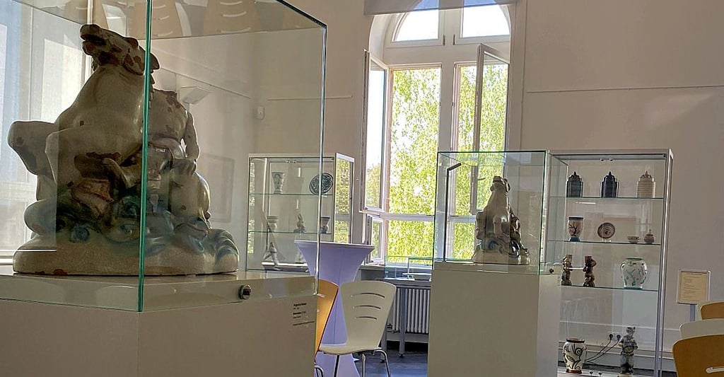 Ein kleiner Teil der Exponate, die in der neuen Ausstellung im Salzlandmuseum zu sehen sind.