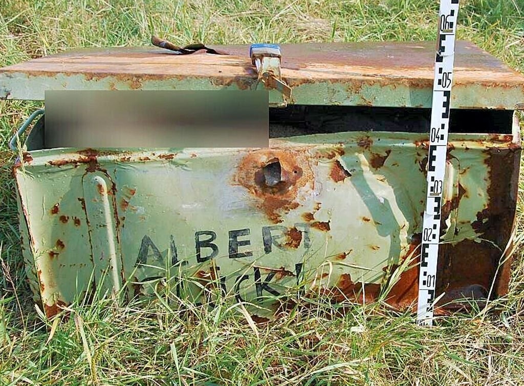 In dieser Kiste haben der oder die Mörder den Mann hineingequetscht und in der Elbe wie Müll entsorgt.