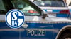 Die Polizei Magdeburg hat rund 500 Schalke-Fans am Bahnhof Herrenkrug aufgehalten.