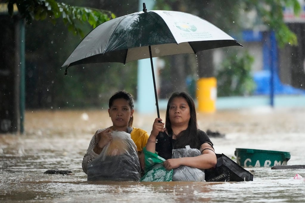 Auf den Philippinen stand das Wasser teilweise brusthoch.