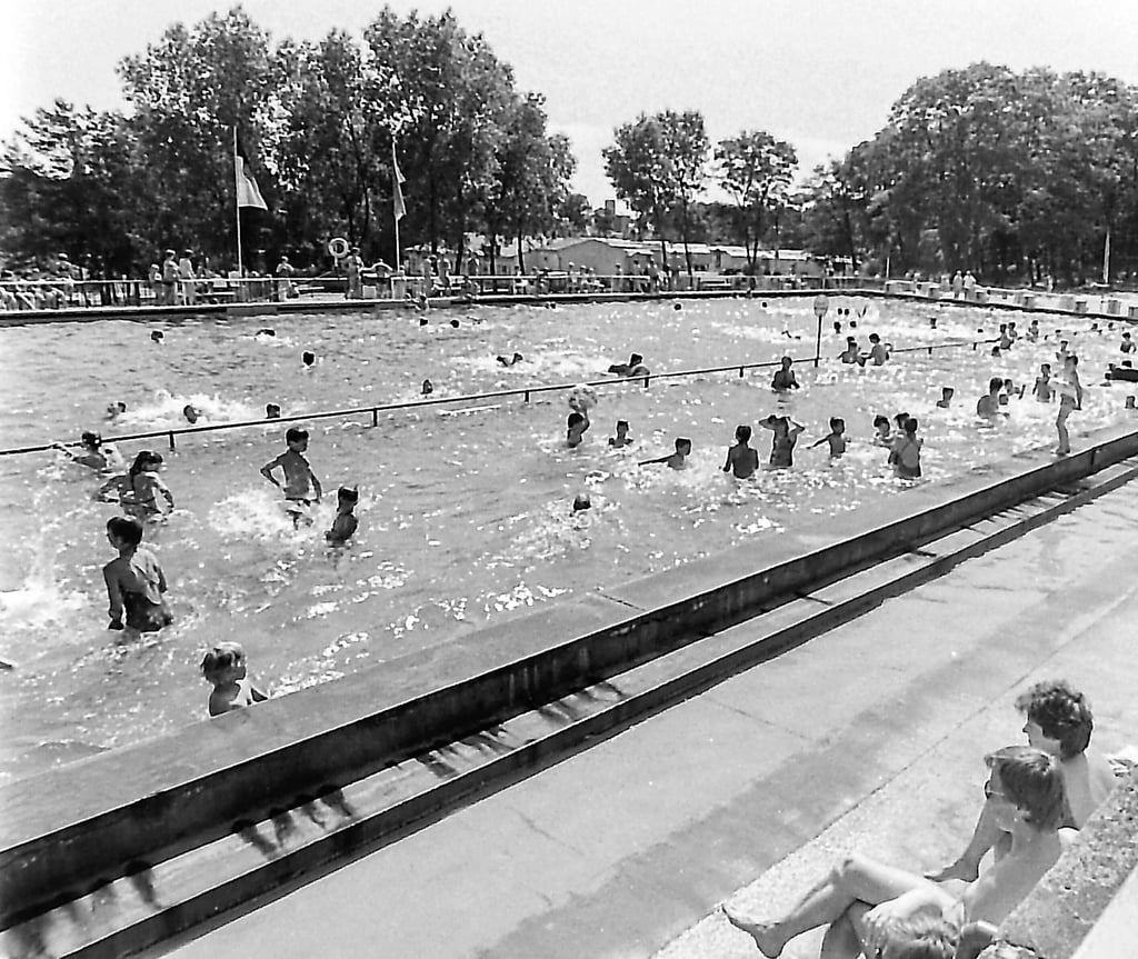 Das in den 1990er Jahren abgerissene Freibad auf dem Fuchsbau vor den Toren von Osterburg war im Sommer ein beliebter Anlaufpunkt. Mittelfristig soll ein neues Freibad her, findet Bürgermeister Nico Schulz.