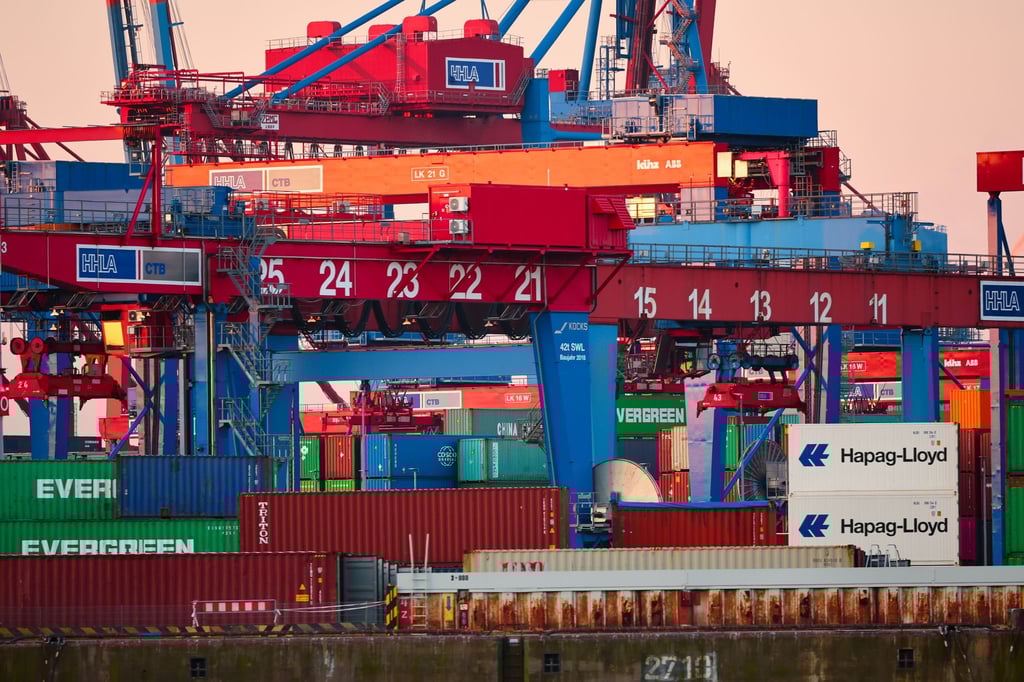 Die Hamburgische Bürgerschaft hat den umstrittenen Einstieg der Reederei MSC beim Hafenlogistiker HHLA endgültig abgesegnet.