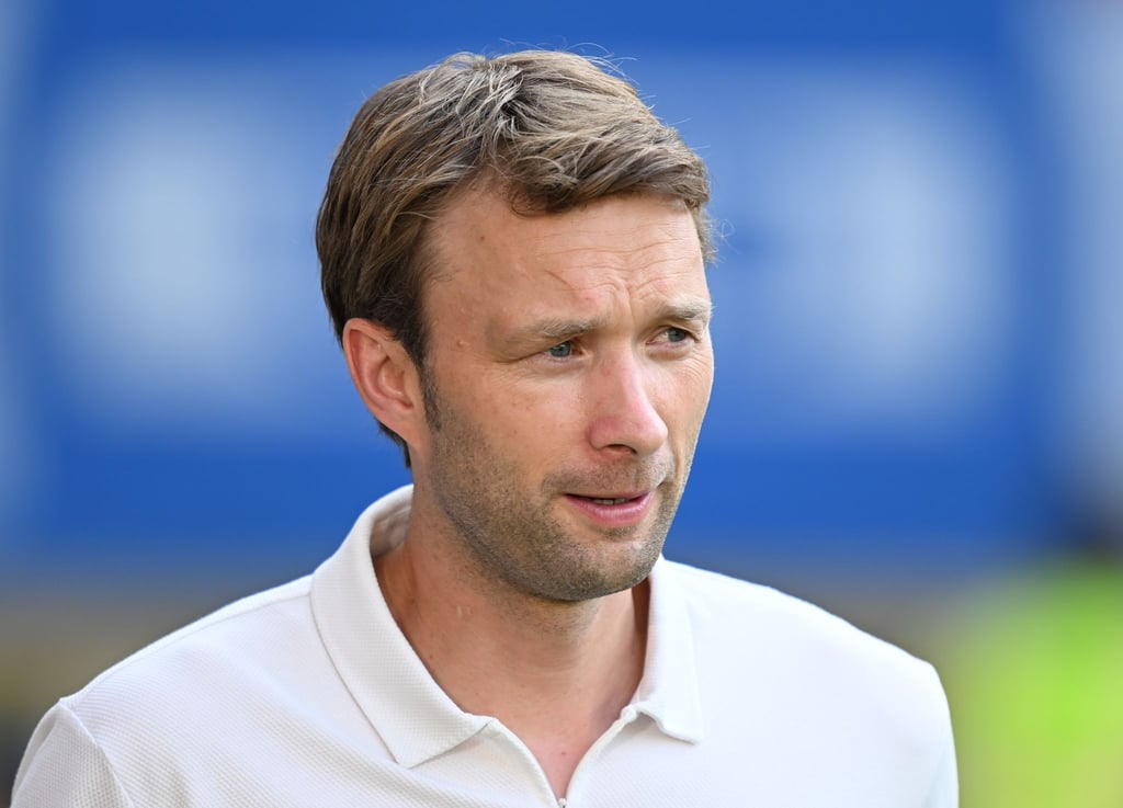 Manager Simon Rolfes von Bayer Leverkusen spricht sich für ein früheres Ende der Transferperiode aus.