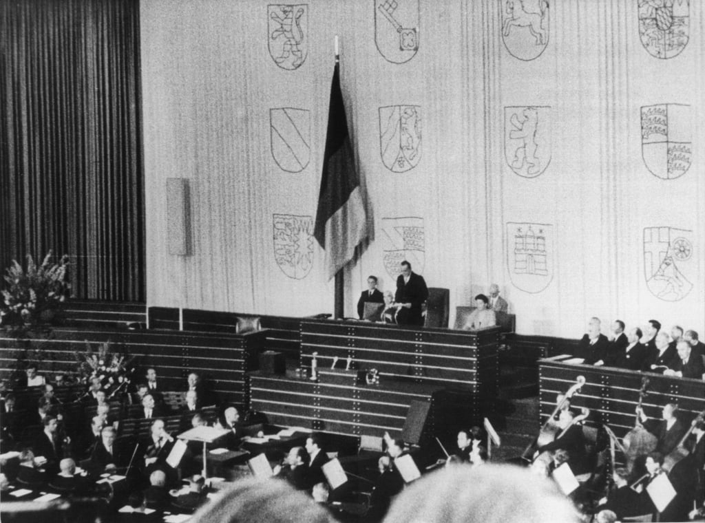 In der Turnhalle ging es los: Vor 75 Jahren kam erstmals der Bundestag zusammen.