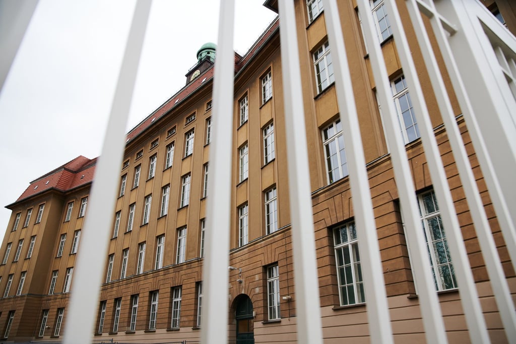Nach dpa-Informationen blieb die Emanuel-Lasker-Schule im Ortsteil Friedrichshain geschlossen. (Archivbild)
